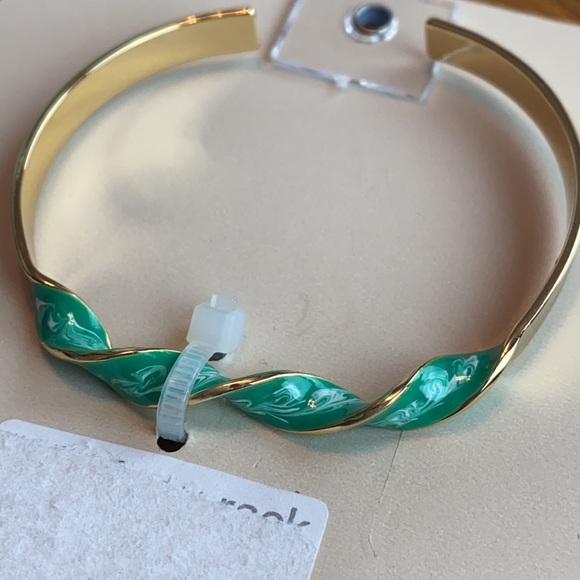 14th & Union Green Marbled Enamel Gold Tone Twist Bangle Bracelet - Picture 2 of 7